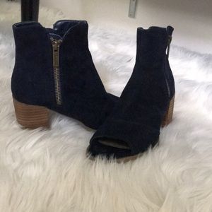 Navy blue heeled booties